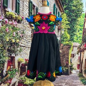 Vestido de niña artesanal